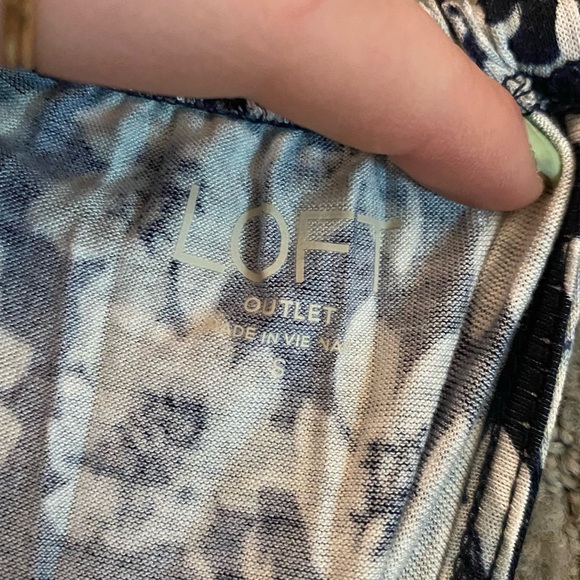 🦋4/$20 SALE - The LOFT outlet navy floral racerback tank top - Picture 5 of 5